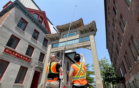 Inspection du revêtement des arches du Quartier Chinois de Montréal par Polecam télescopique