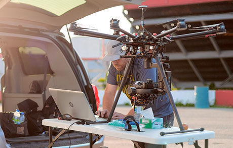 Tournage avec drone <em>DJI Spreading Wings S1000</em> à l'Autodrome de Saint-Eustache pour <em>Mazda Canada</em>