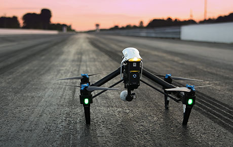 Drone <em>DJI Inspire 1</em> sur la piste de course <em>Sanair</em> de Saint-Pie