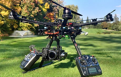 Drone hexacoptère <em>DJI S800 EVO</em> et ses équipements de contrôle au Golf de Rosemère